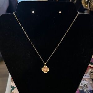 Elegant Gold Clover Pendant Necklace